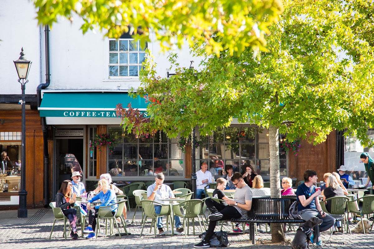 people sitting under a tree and outside case in Abingdon town centre